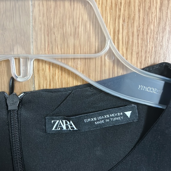 Open cut dress - Picture 3 of 4